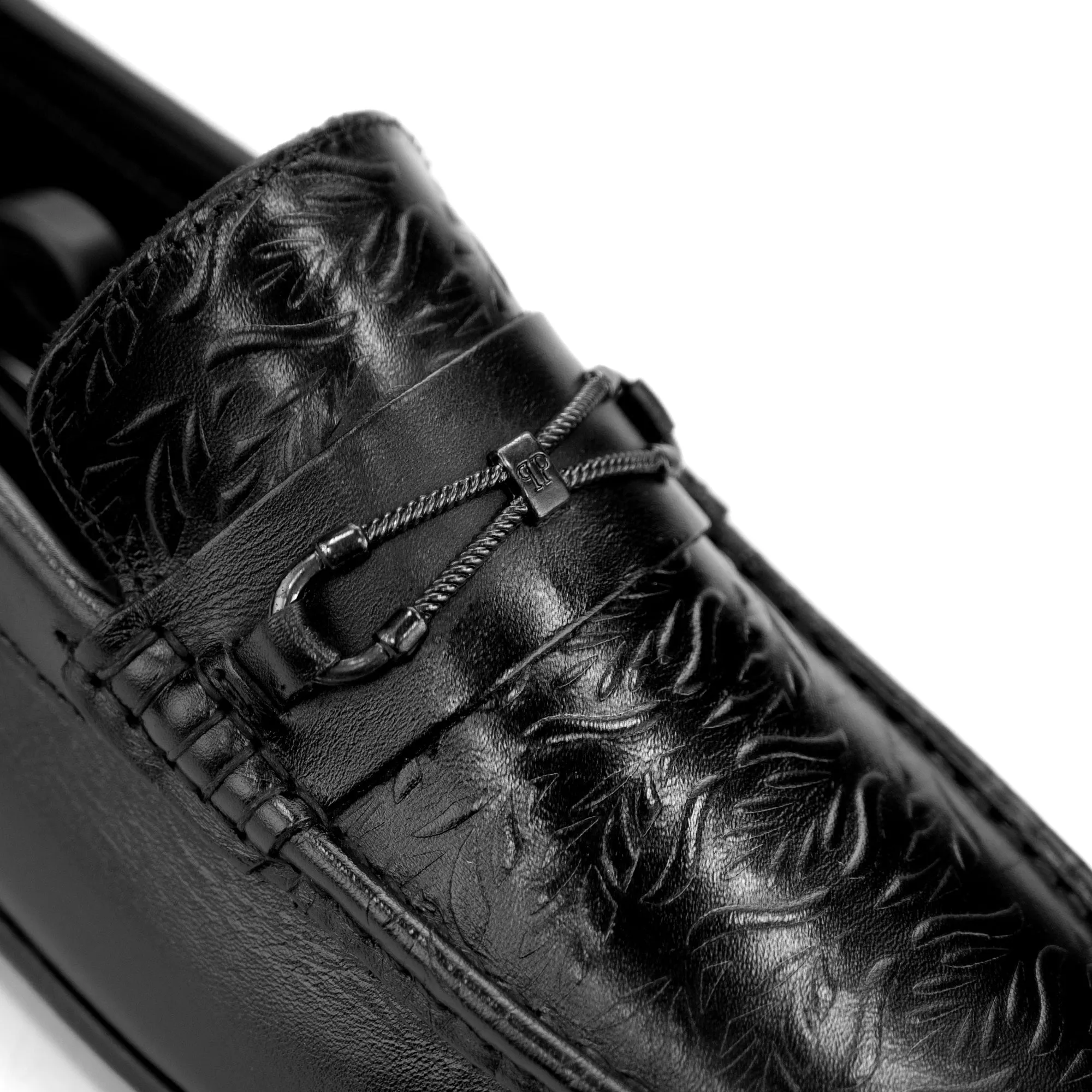 Leaf Patterned Sleek Moccasin-Black