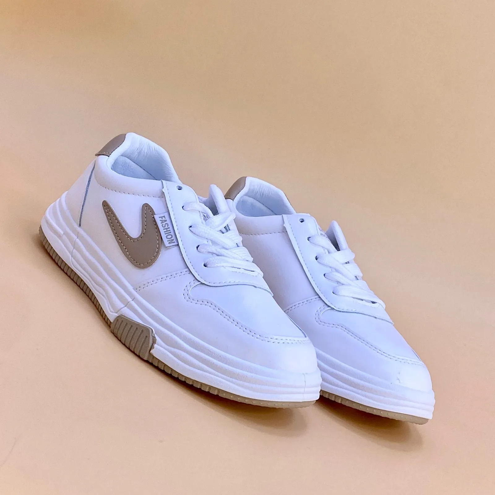 Sure! An optimized title for the e-commerce product could be:

Stylish Womens W467 Sneakers - Comfortable & Trendy Footwear for Everyday Wear

This title includes relevant keywords and modifiers to attract potential buyers and convey the products features.