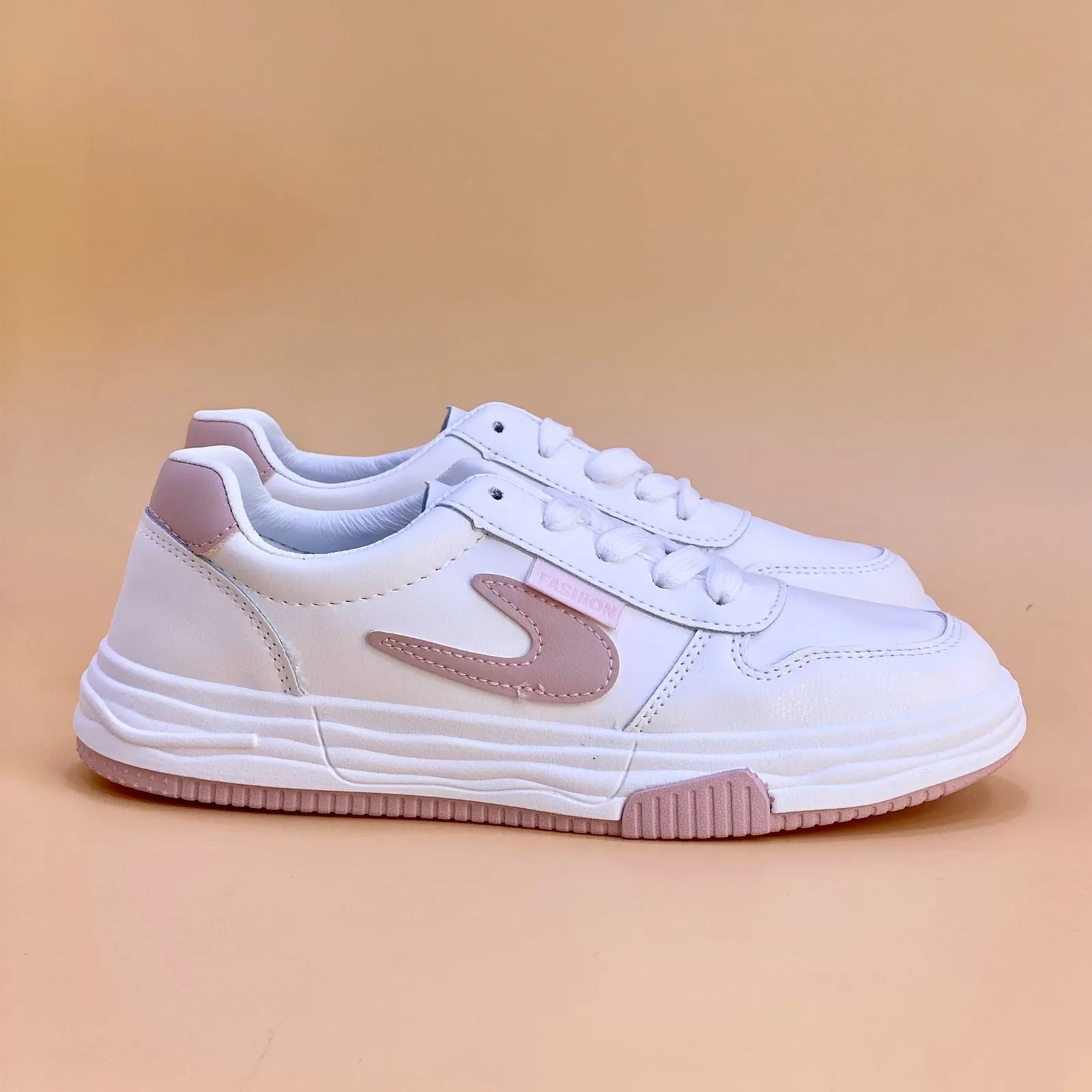 Sure! An optimized title for the e-commerce product could be:

Stylish Womens W467 Sneakers - Comfortable & Trendy Footwear for Everyday Wear

This title includes relevant keywords and modifiers to attract potential buyers and convey the products features.