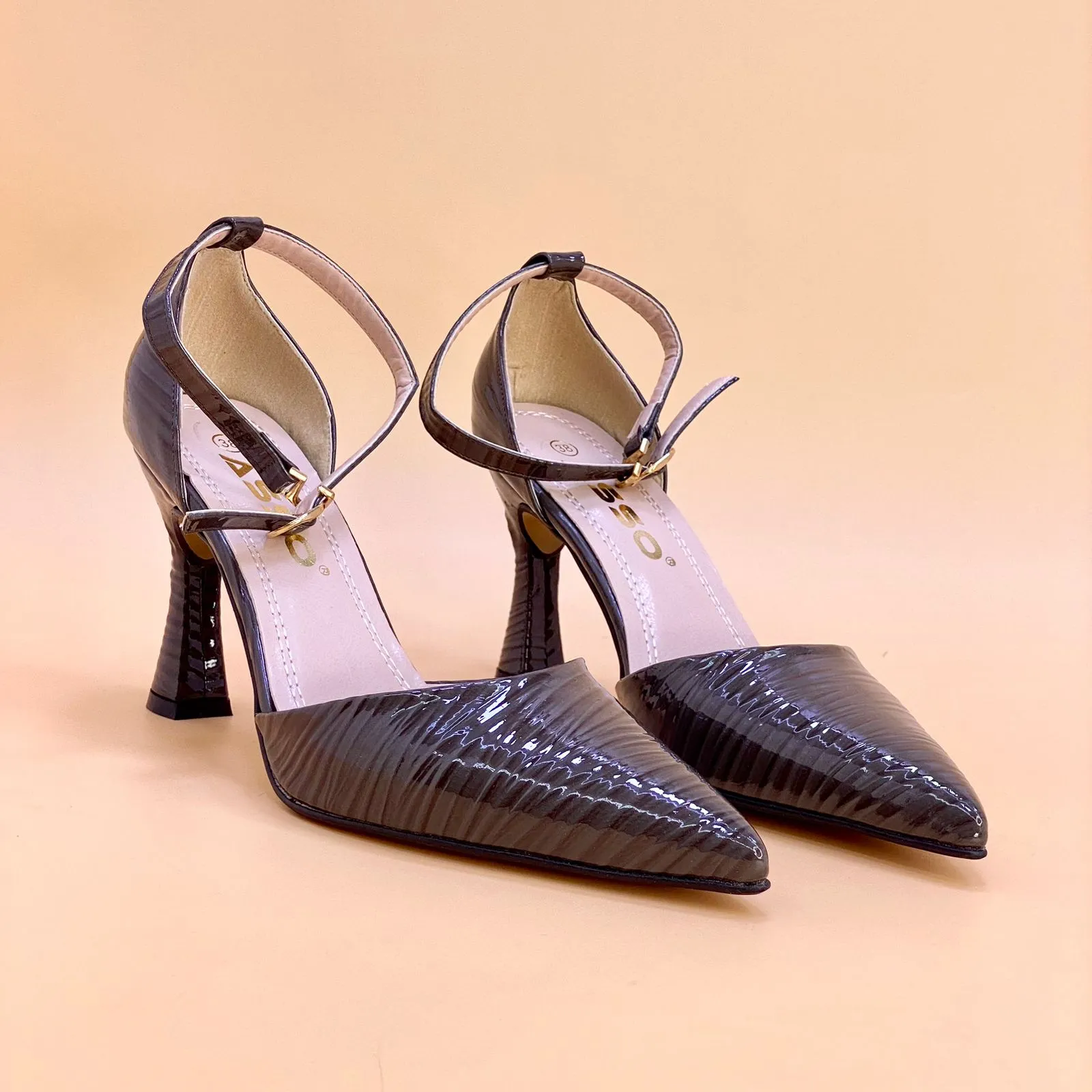 NEW ,  WOMEN SHOES HEELS W481